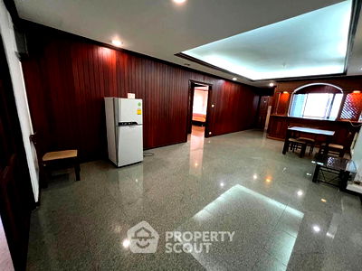 Condos for sale MRT Sam Yan : 2-BR Condo at Silom Surawong Condominium near BTS Chong Nonsi (ID 2056810)