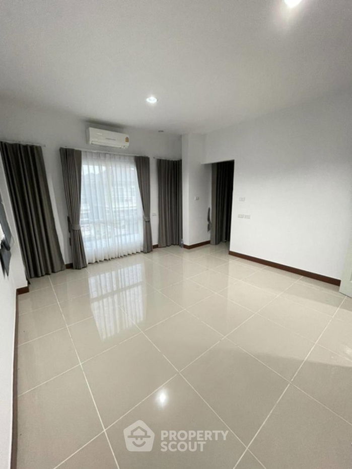 picture 4-BR Semi-detached House in Nong Chok (ID 1336490) - 8/11