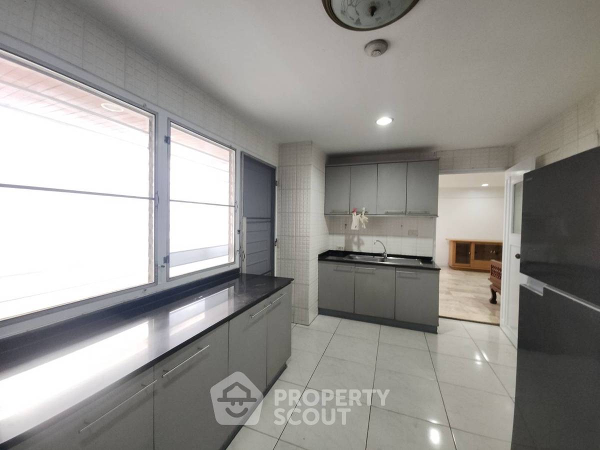 picture 3-BR Condo at Empire House Condominium near BTS Ekkamai (ID 2060835) - 6/23