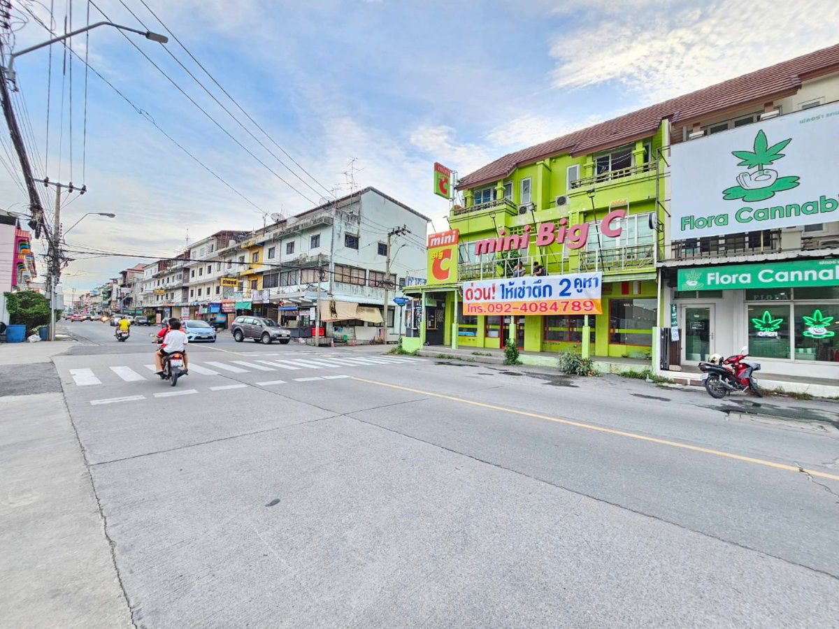 รูป  ให้เช่าตึกทำเลทอง!! ดอนเมือง เหมาะสุด ๆ สำหรับเปิด ร้านกาแฟ | ร้านสะดวกซัก | คลินิก | ร้านขายยา | สปา  | ร้านอาหาร - รูปที่ 3/6