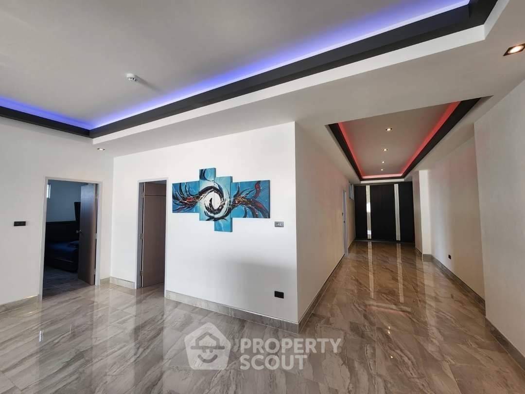 picture 3-BR Condo at View Talay 7 Condominium Jomtien close to Pattaya South (ID 1536874) - 7/16