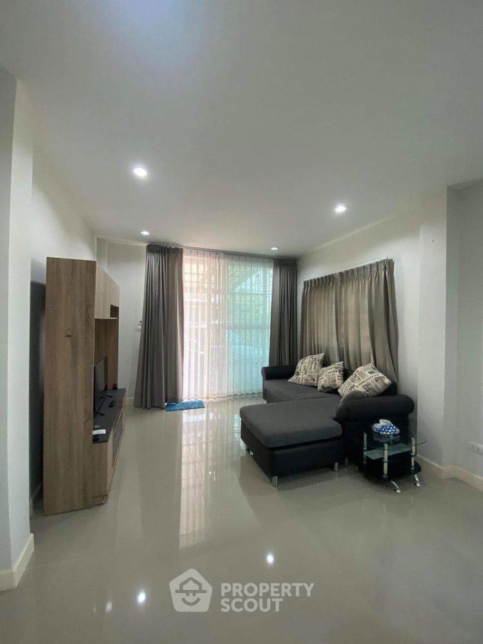 picture 3-BR House at The Urbana+6 in San Kamphaeng (ID 2147326) - 3/9