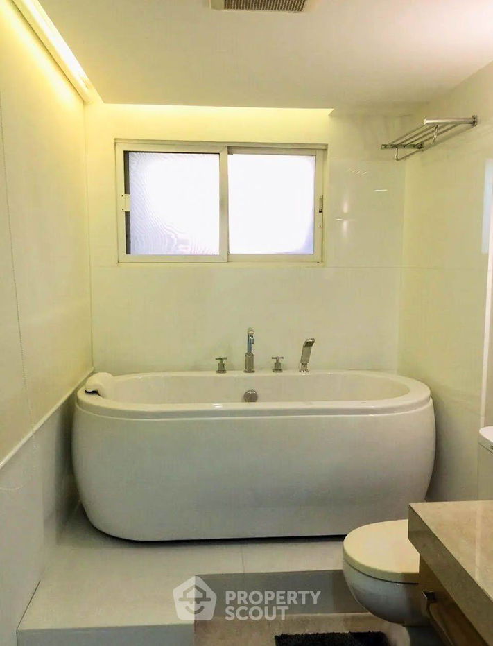 picture 3-BR Condo at Liberty Park Condominium near MRT Sukhumvit (ID 2127270) - 11/18