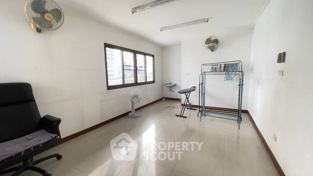 picture 4-BR Townhouse near ARL Ramkhamhaeng (ID 1289054) - 16/16