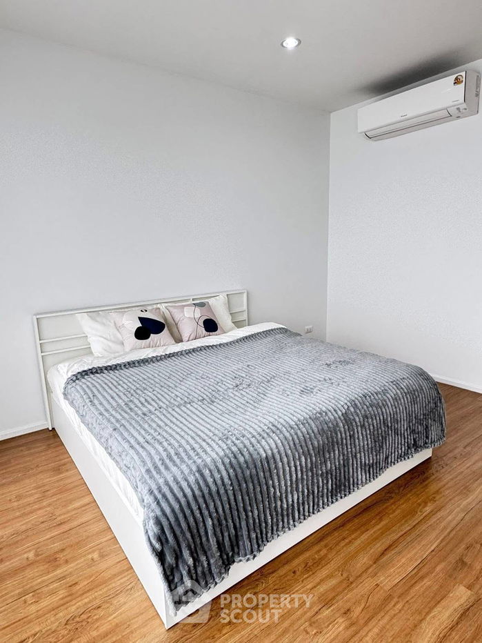 picture 3-BR Townhouse at Baan Klang Muang Rama 9-Krungthep Kreetha close to Suvarnabhumi Airport (ID 2285501) - 8/38