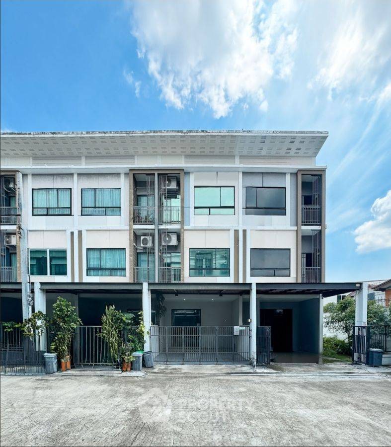 รูป บ้าน 4-ห้องนอน ที่ พาทิโอ วัชรพล รามอินทรา ใกล้ BTS มหาวิทยาลัยเกษตรศาสตร์ (ID 2150444) - รูปที่ 1/10