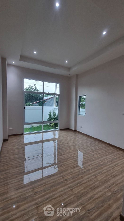 รูป บ้าน 3-ห้องนอน ใกล้ เมืองพัทยา (ID 2160179) - รูปที่ 6/11