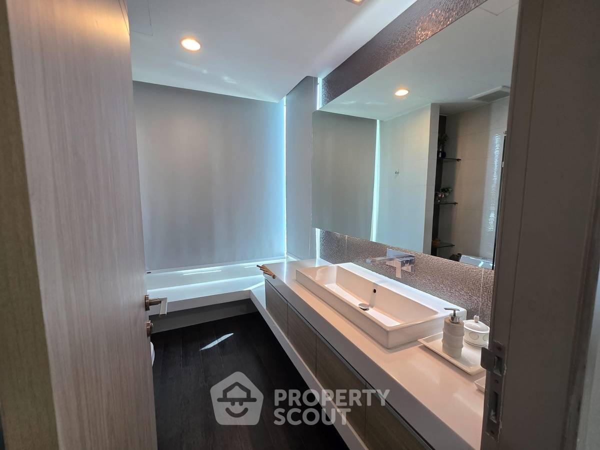 picture 3-BR Condo at Watermark Chaophraya near BTS Krung Thon Buri (ID 2152685) - 13/17