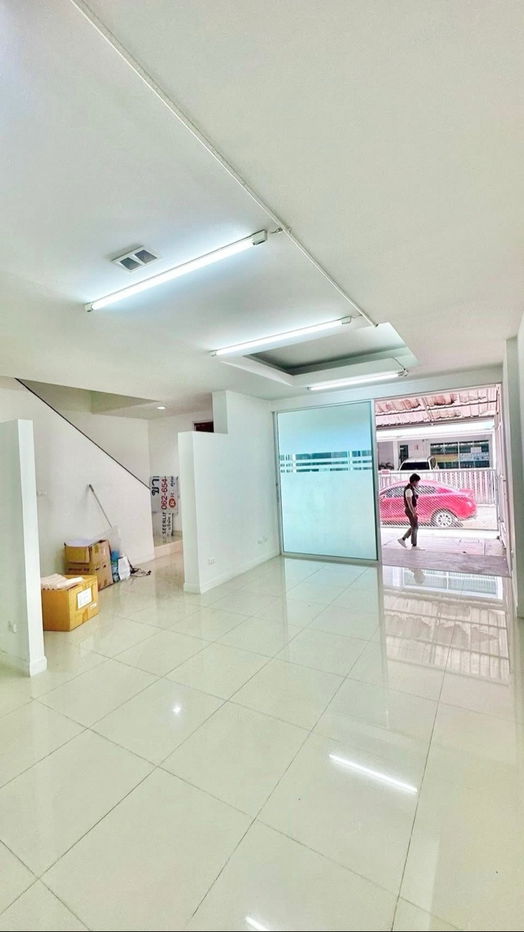 รูป ให้เช่าโฮมออฟฟิศ 3 ชั้น Business Town เทพารักษ์ ติดโลตัส ซิตี้ บางพลี  - รูปที่ 2/6