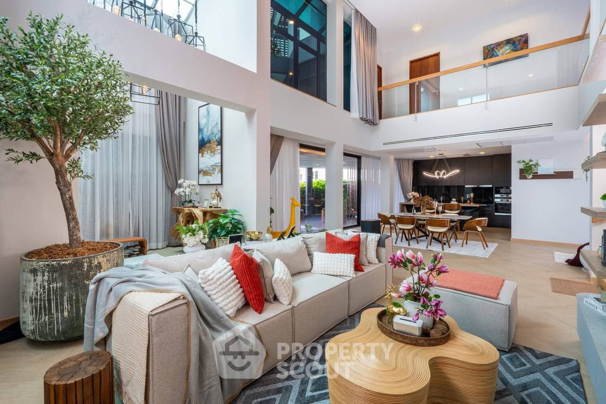 picture 4-BR House close to Sukhumvit (ID 2284353) - 1/20