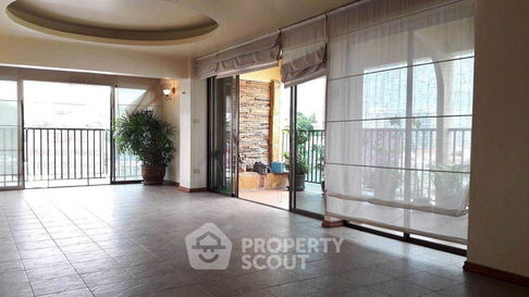 1-BR Condo at Sombat Pattaya Condotel close to Phratamnak (ID 1013833)