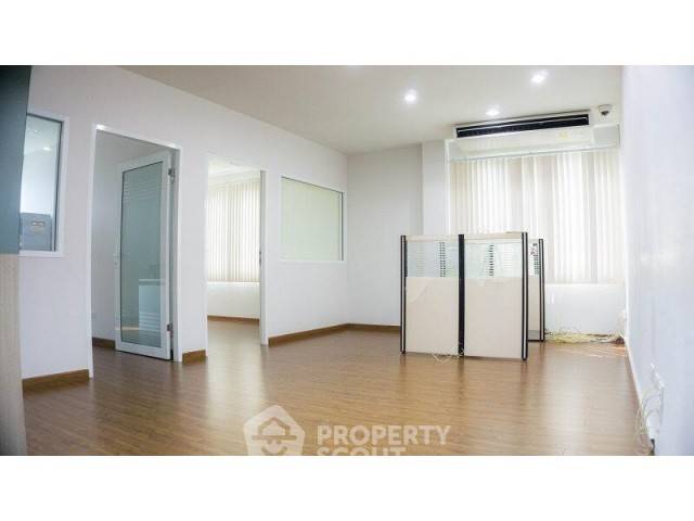 picture 1-BR Townhouse at Biz Galleria in Nuan Chan (ID 2150211) - 7/10
