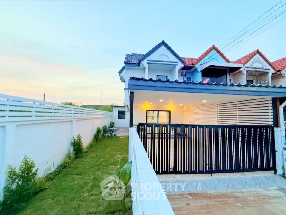picture 3-BR Townhouse close to East Pattaya (ID 2141712) - 17/17