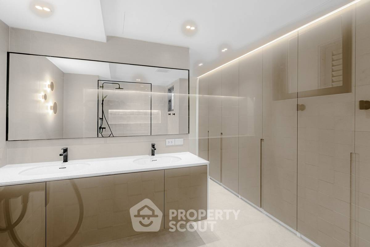 picture BRAND NEW PENTHOUSE WITH CITY AND RIVER VIEWS BEHIND EMQUARTIER IN PHROM PHONG (ID 1491574) - 35/40