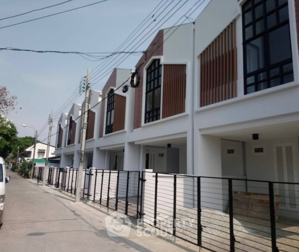 รูป ทาวน์เฮาท์ 2-ห้องนอน ใน บางนาเหนือ (ID 2280508) - รูปที่ 1/3