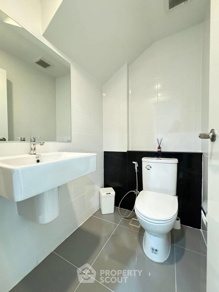 picture 3-BR Townhouse at Baan Klang Muang Rama 9-Krungthep Kreetha close to Suvarnabhumi Airport (ID 2285501) - 24/38
