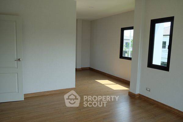 picture 4-BR House at Centro Bangna Km.7 in Bang Kaeo (ID 2150290) - 3/10