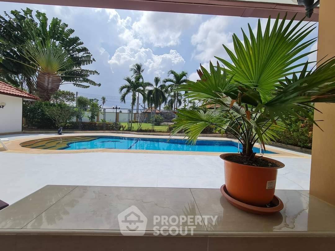 picture 4-BR Villa close to Nongnooch Garden Pattaya (ID 2137162) - 7/14