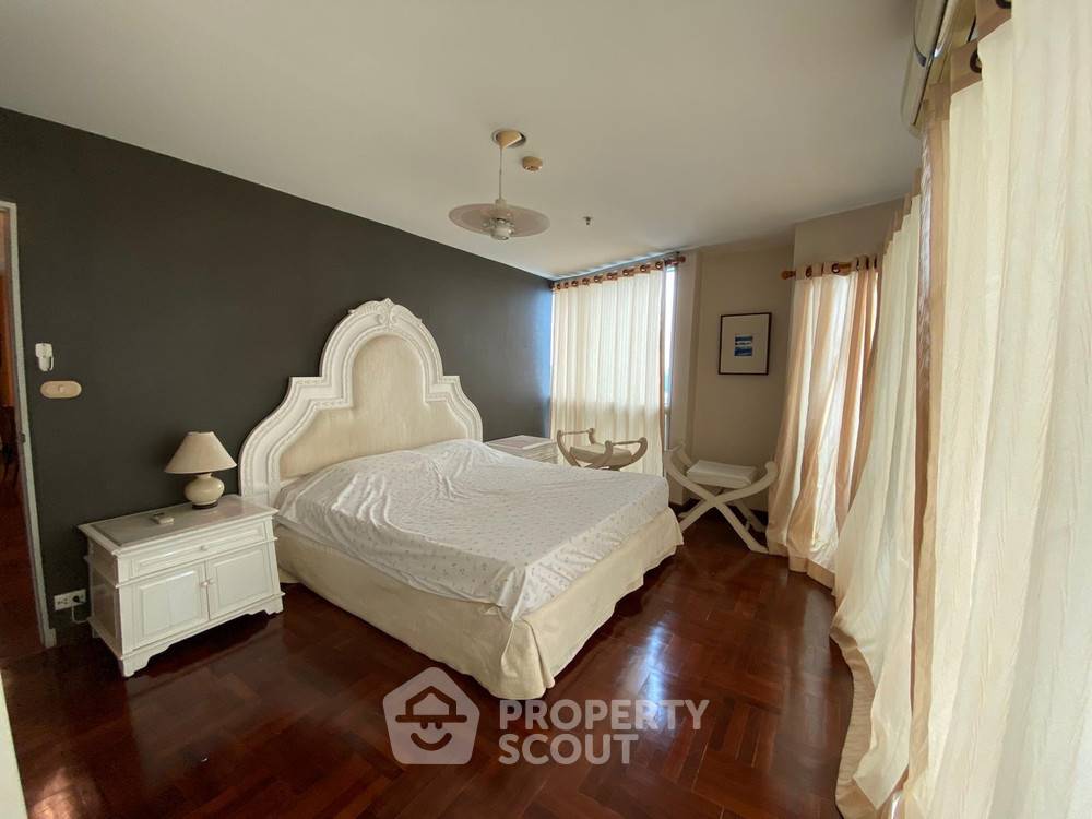 picture 3-BR Condo at Modern Home Tower Condominium near MRT Wat Mangkon (ID 387028) - 9/16