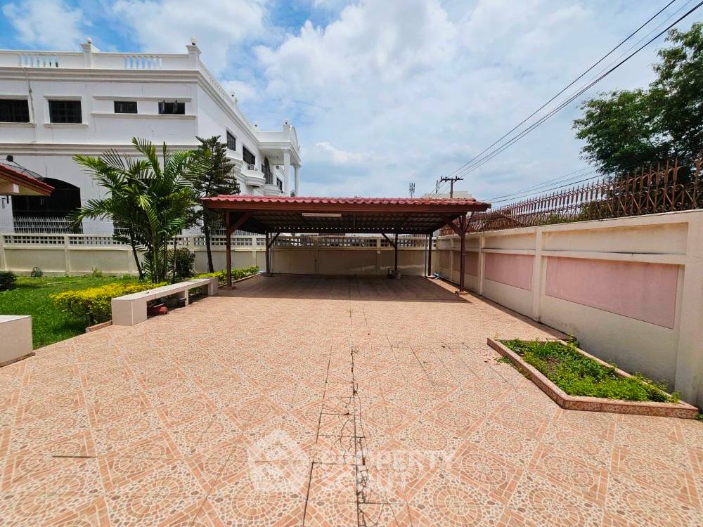 picture 4-BR House near BTS Samrong (ID 1434427) - 2/11