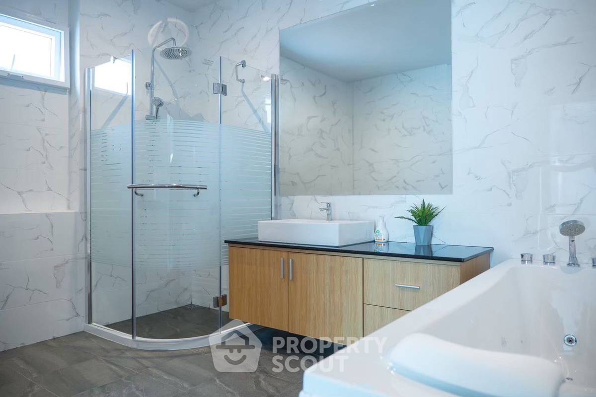 picture 4-BR Villa close to Pattaya South (ID 2106213) - 11/11