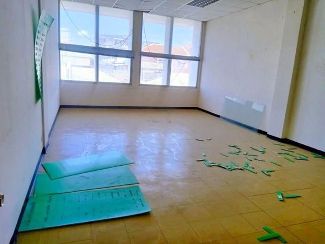 picture BTS Ratchathewi 2.5 km. Rajadamnern Boxing Stadium 3-story 4-unit commercial building for rent road - 7/8
