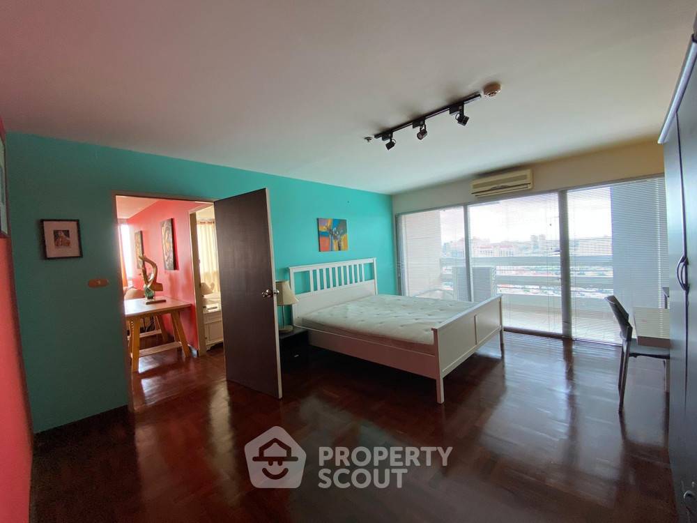 picture 3-BR Condo at Modern Home Tower Condominium near MRT Wat Mangkon (ID 387028) - 13/16
