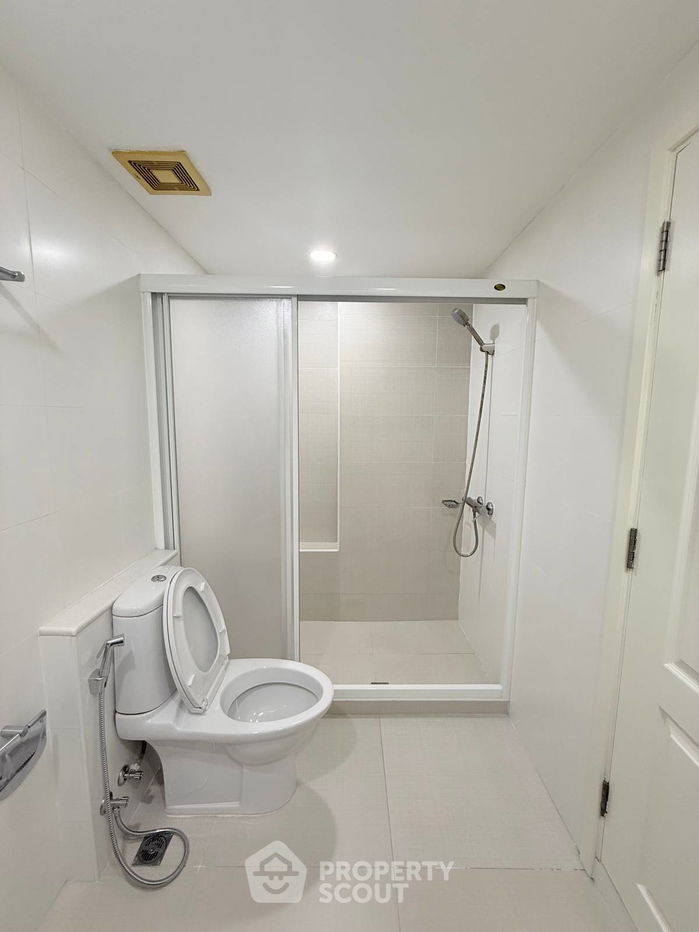 picture 2-BR Condo at U Sabai Rama 4 Kluaynamthai near BTS Phra Khanong (ID 2018323) - 11/22
