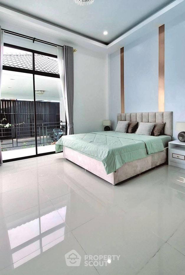 picture 3-BR Villa close to East Pattaya (ID 2155505) - 14/17