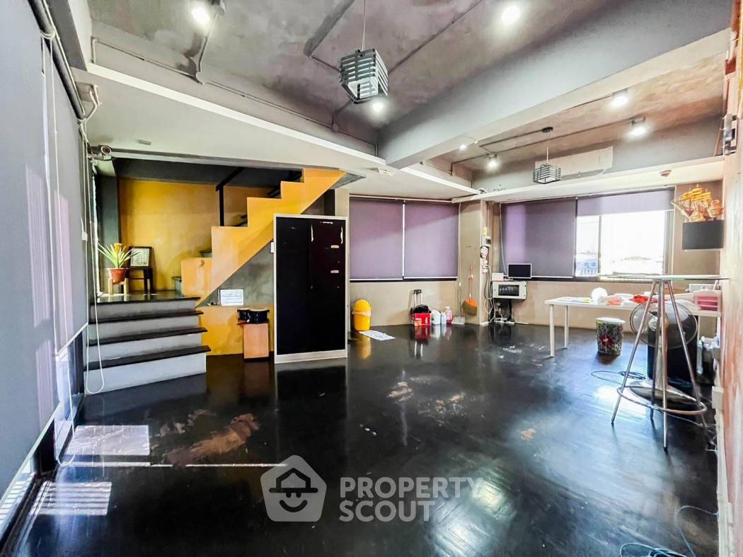 picture 4-BR Townhouse in Wat Tha Phra (ID 2032054) - 7/11