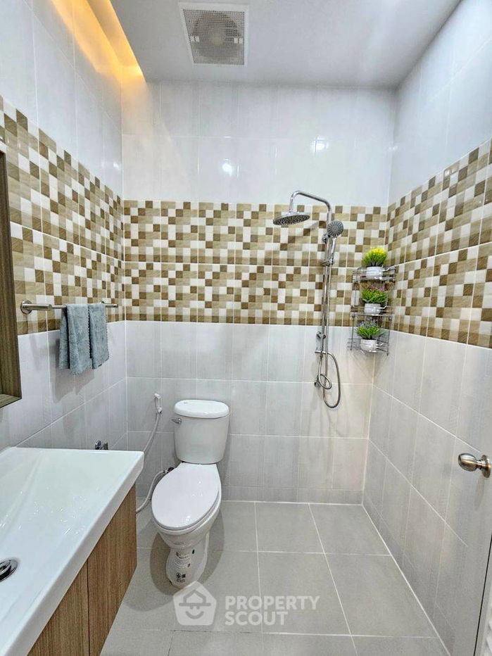picture 2-BR House at Chokchai Village 2 close to East Pattaya (ID 2135138) - 11/16