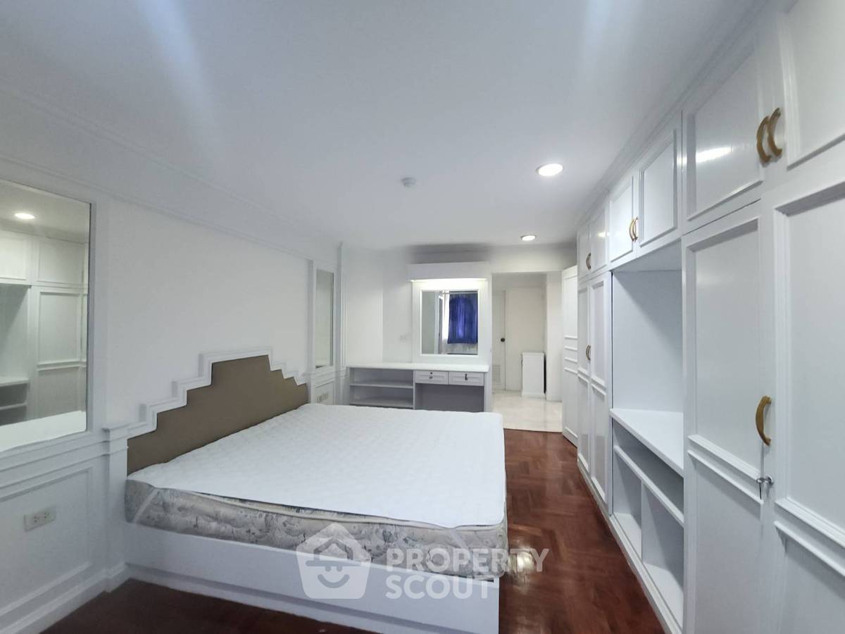 picture 3-BR Condo at Empire House Condominium near BTS Ekkamai (ID 2060835) - 10/23