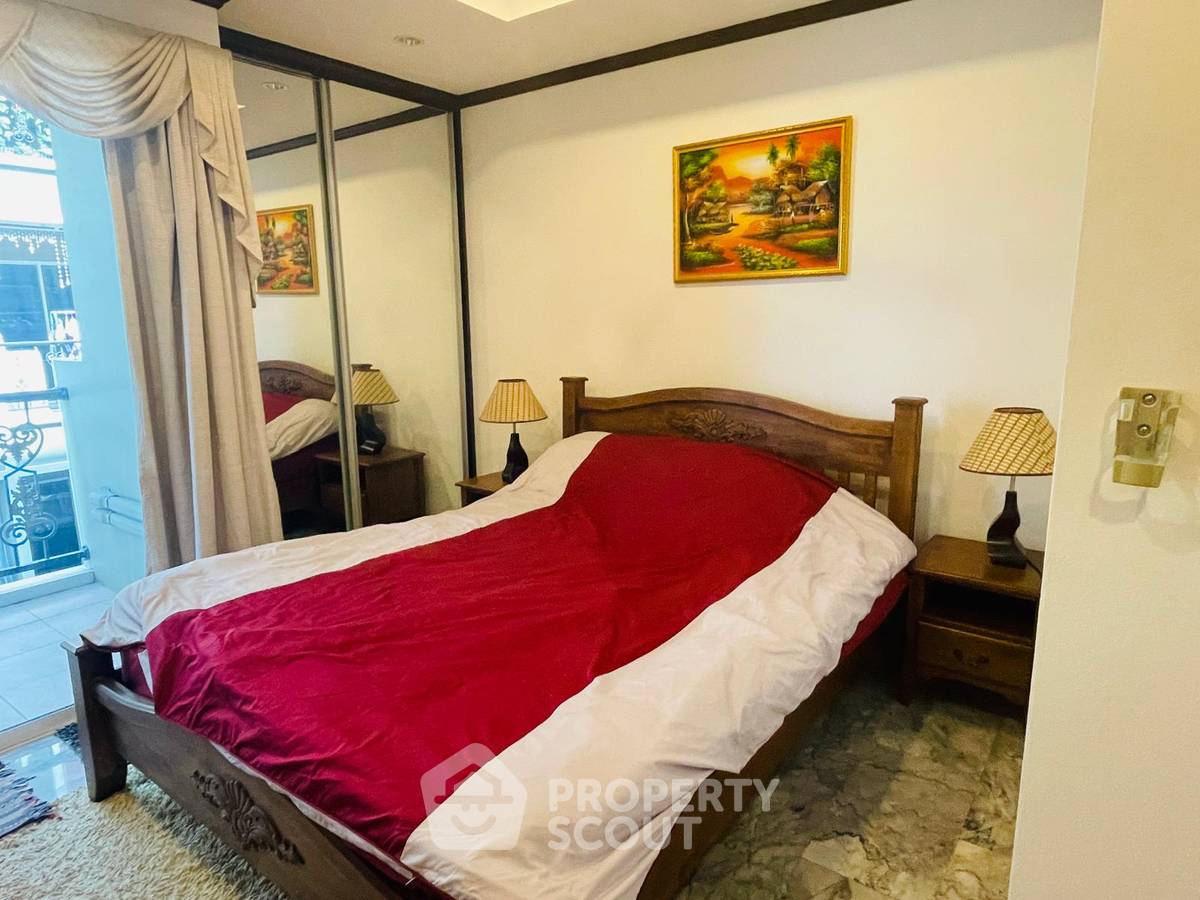 picture 2-BR Condo at Siam Oriental Twins Pratumnak close to Phratamnak (ID 1893780) - 8/12