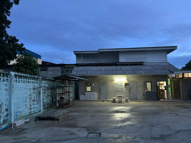 picture Warehouse with 3room building and wide parking lot - 7/7