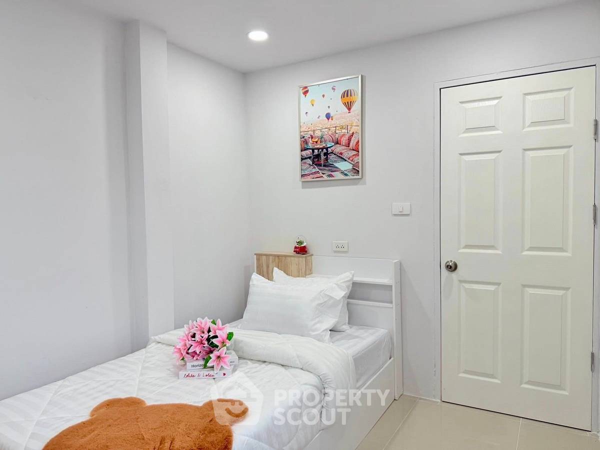picture 3-BR Townhouse close to East Pattaya (ID 2141712) - 12/17