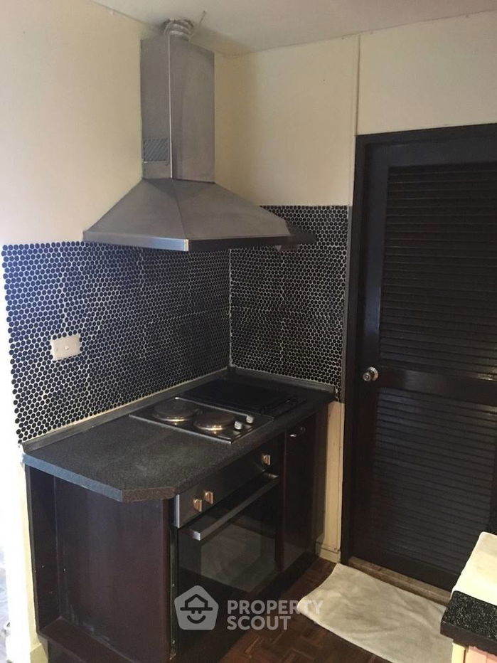 picture 2-BR Condo at Sukhumvit Suite near BTS Nana (ID 387289) - 2/6