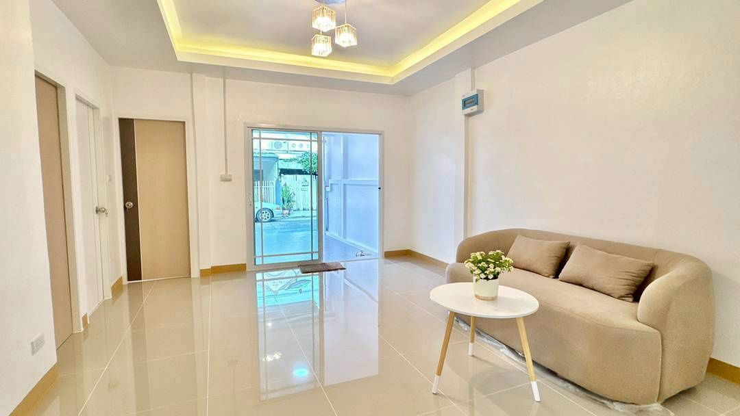 รูป บ้านสวยมาก  1 ชั้นครึ่ง   #หมู่บ้านร่มเงาไม้  ถนนวัดลาดปลาดุก  ทาวน์เฮ้าส์ 3 ห้องนอน รีโนเวทใหม่  พร้อมอยู่ - รูปที่ 5/18