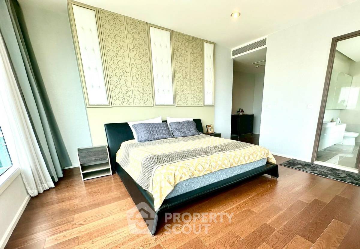 picture 3-BR Condo at Menam Residences in Wat Phraya Krai (ID 2203286) - 8/14