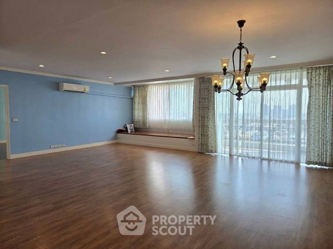 คอนโด 3-ห้องนอน ที่ รอยัล คาสเทิล พัฒนาการ ใน สวนหลวง (ID 1910258)