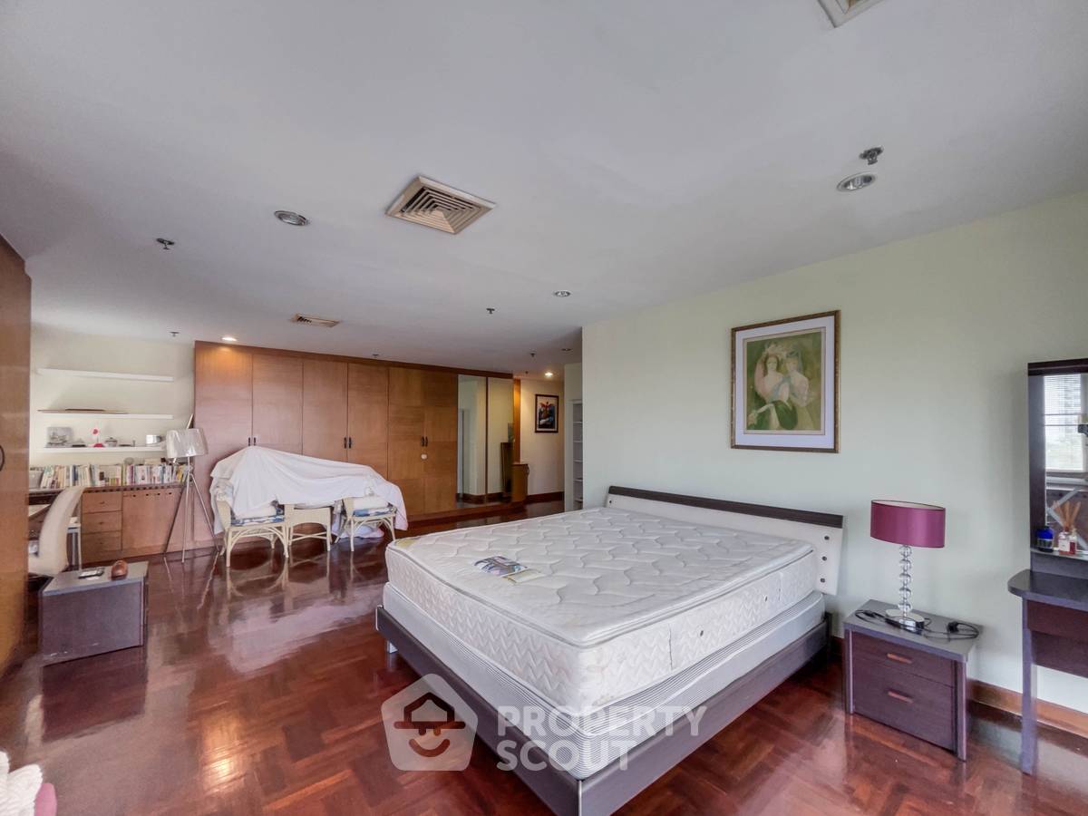 picture 3-BR Condo at 33 Tower near BTS Phrom Phong (ID 2053519) - 26/30