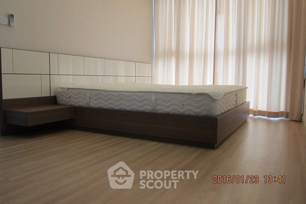picture 2-BR Condo at Sky Walk Residences near BTS Phra Khanong (ID 309256) - 2/6