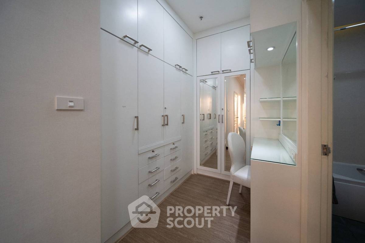 picture 3-BR Condo at The Waterford Diamond Tower Sukhumvit near BTS Phrom Phong (ID 512275) - 12/17