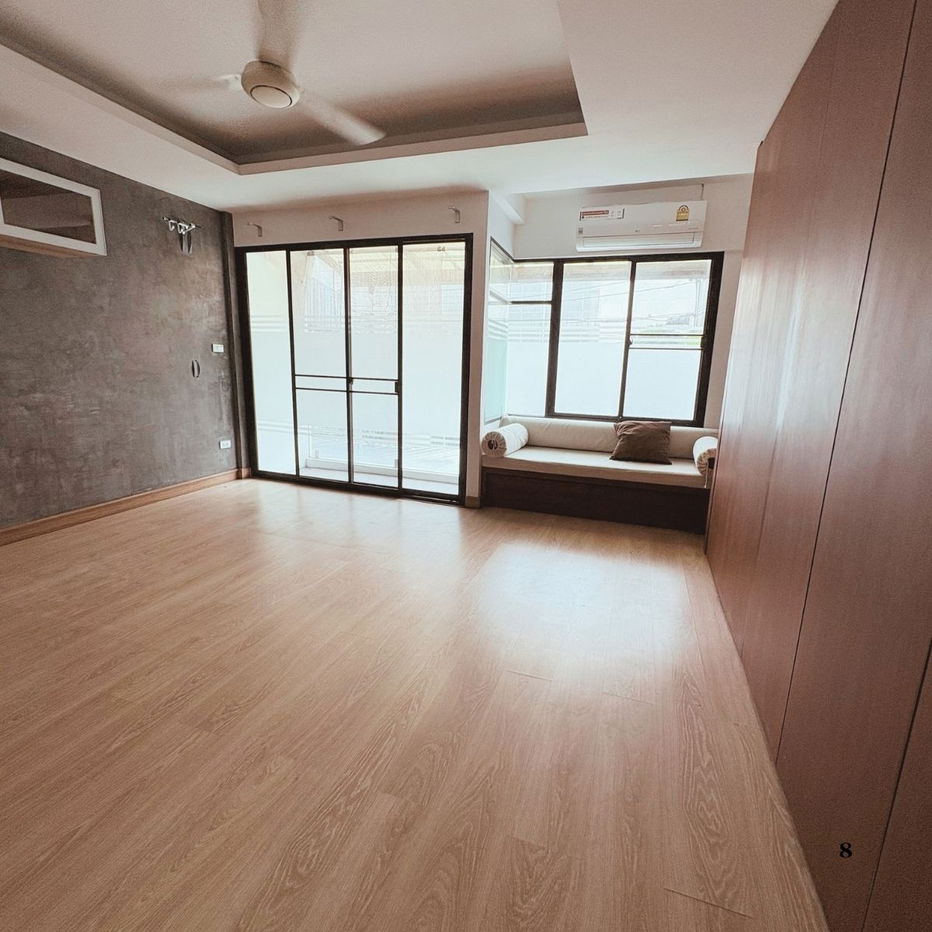 picture 2-Storey Townhouse, Phatthanasuk, Near MRT Pak Kret–Si Rat, Fully Built-In, Move-In Ready - 14/15