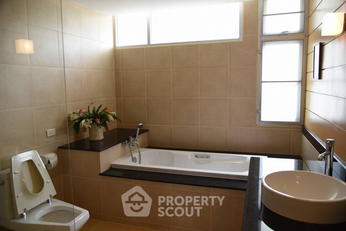 picture 3-BR Condo at The KNIGHT Sukhumvit 31 Residence near MRT Sukhumvit (ID 511260) - 7/10