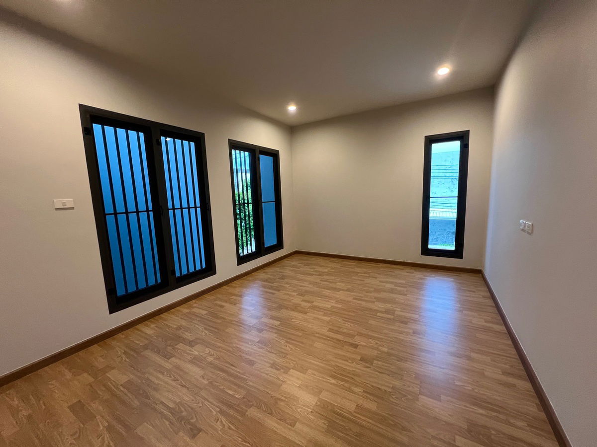 รูป ขายบ้านเดี่ยวสไตล์โมเดิร์น Living Loft ลำลูกกา คลอง 9 | หรูหรา กว้างขวาง วัสดุพรีเมียม พร้อมเข้าอยู่ - รูปที่ 18/25