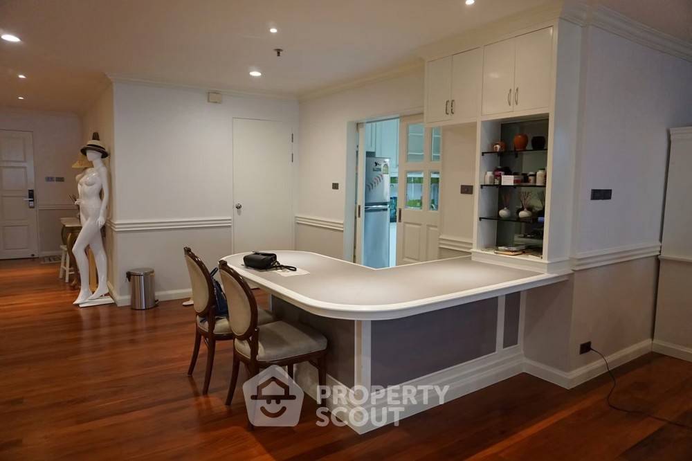 picture 3-BR Condo at Baan Suanpetch Condominium near BTS Phrom Phong (ID 385376) - 4/14