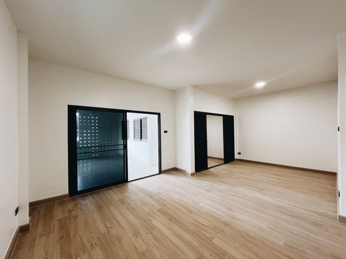 รูป  🏡 บ้านเดี่ยวหรู นาคนิวาส  ราคา 7.19 ล้าน ✨ ดีไซน์โมเดิร์น ฟังก์ชันครบครัน 📍 ทำเลศักยภาพ เดินทางสะดวก ใกล้เลียบด่วน 🚗 - รูปที่ 6/11