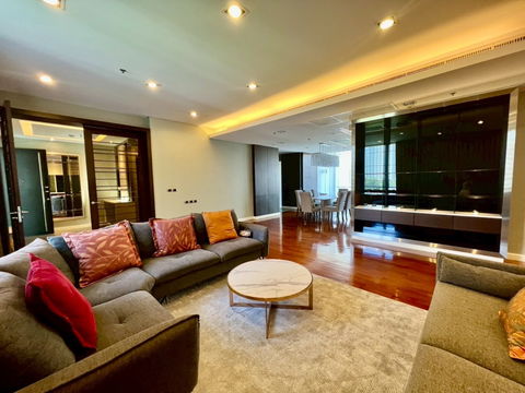 **For Rent: Luxurious Resort-Style Condo at Domus Sukhumvit 18** 310 SQ.M. | 4+1 Bedrooms | Prime Location near BTS & MRT 