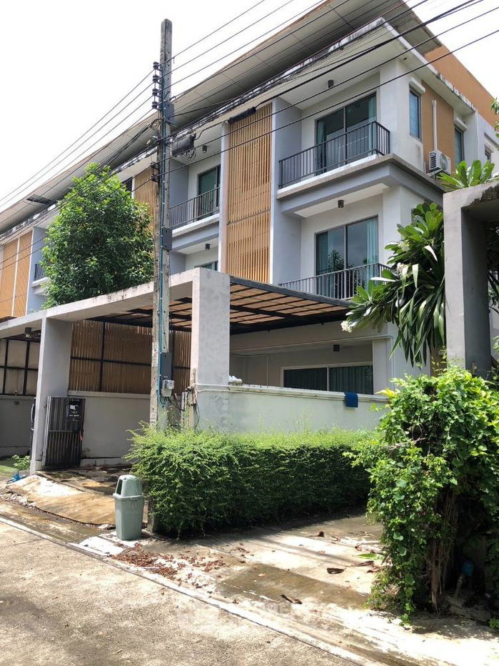 picture 3-BR Townhouse in Khlong Kum (ID 2035706) - 2/19