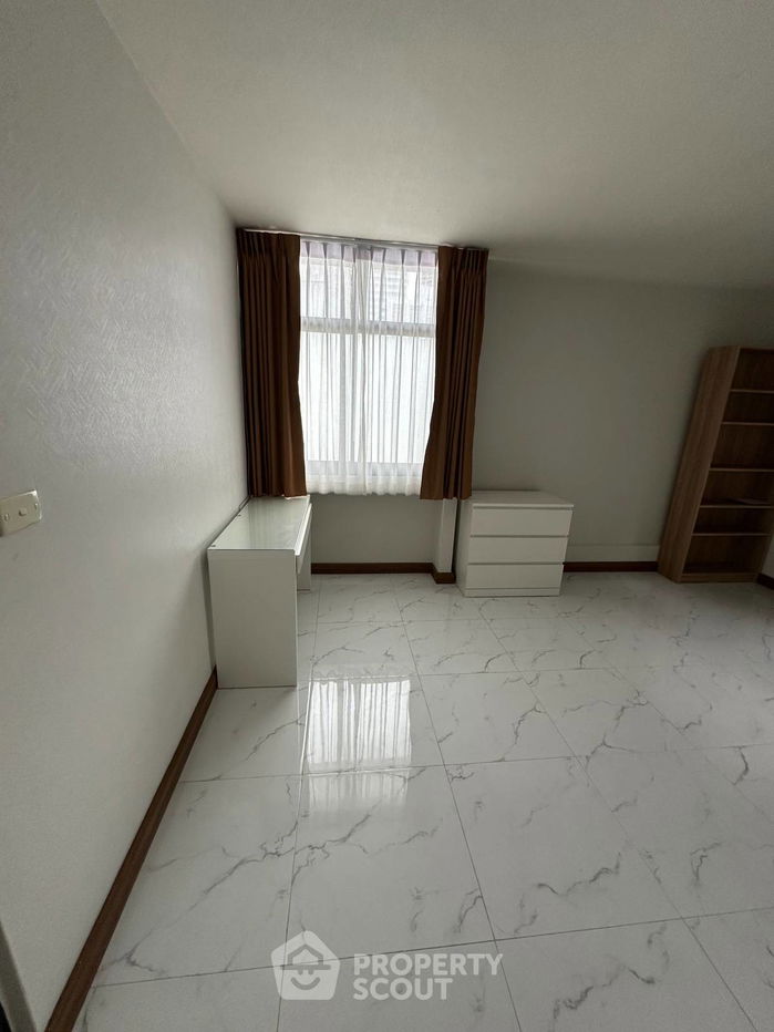 picture 2-BR Condo at Pipat Place Condominium near BTS Chong Nonsi (ID 1988987) - 5/7